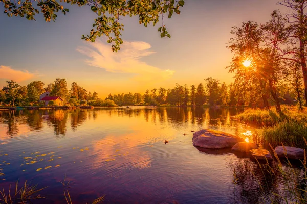 Case Sulle Rive Del Fiume — Foto Stock