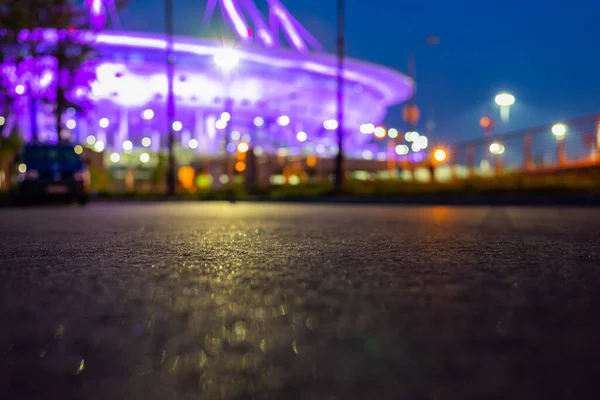 Verlichting Het Gebouw Parkeren Van Auto Steegje Met Bomen — Stockfoto