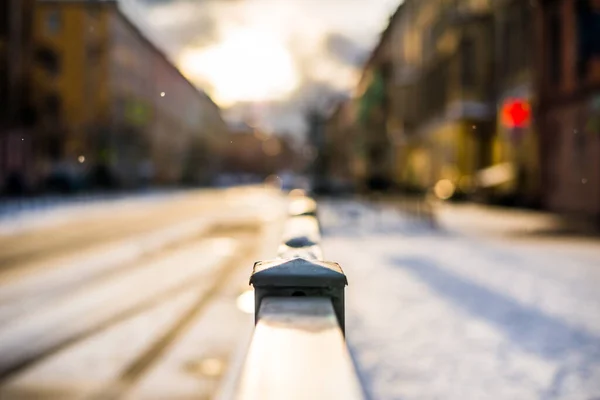 Sol Inverno Brilhante Uma Cidade Grande Pessoas Andando Rua — Fotografia de Stock