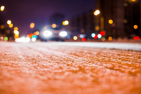 大都市での冬の夜 トラックや他の車 — ストック写真