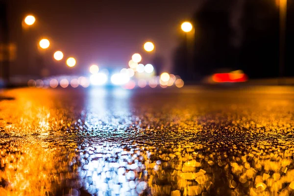 Notte Nebbiosa Nella Grande Città Luci Auto Avvicinamento — Foto Stock