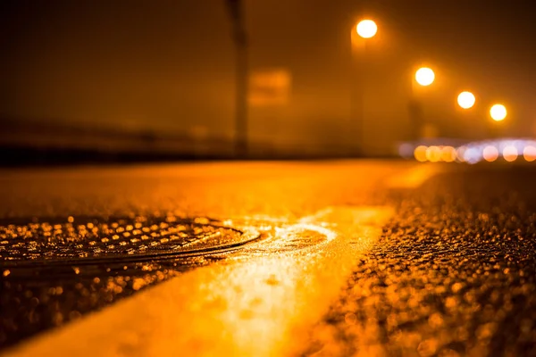 Malam Berkabut Kota Besar Lampu Jalan Yang Kosong — Stok Foto