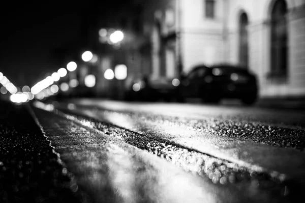 Βροχερή Νύχτα Στη Μεγάλη Πόλη Άδειος Δρόμος Τις Λακκούβες — Φωτογραφία Αρχείου