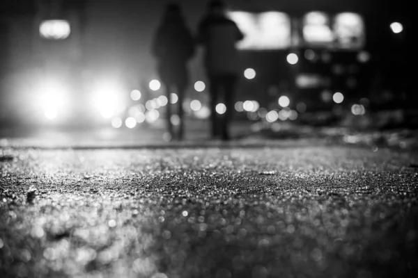 Βροχερή Νύχτα Στη Μεγάλη Πόλη Αυτοκίνητα Που Περνούν Στην Εθνική — Φωτογραφία Αρχείου