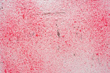 Kırmızı boyayla boyanmış beyaz duvar. Görüntüyü kapat