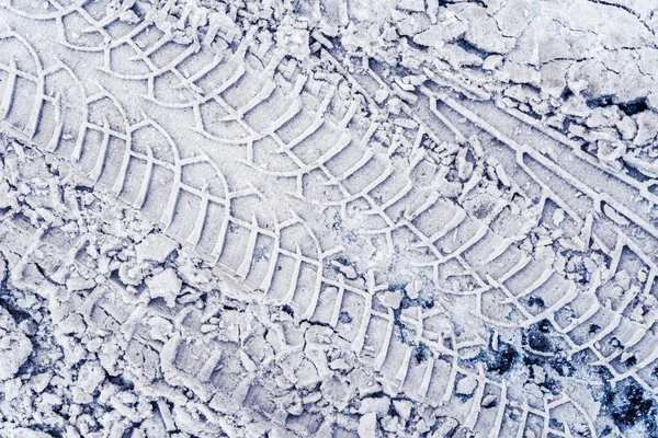 Meerdere Sporen Van Autobanden Sneeuw Het Asfalt — Stockfoto