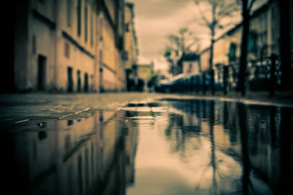 Rainy Day Big City Yellow Car Crossroads — Stock Photo, Image