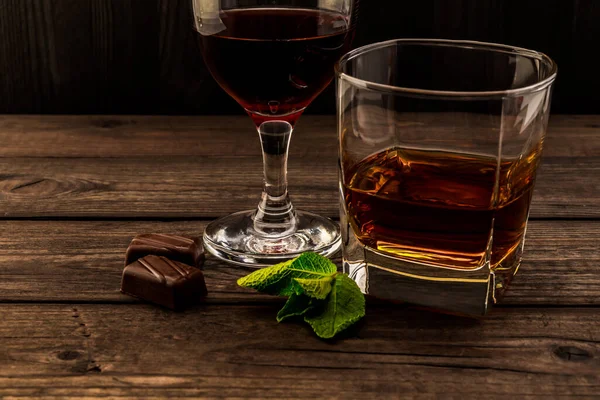 초콜릿이 브랜디와 포도주 — 스톡 사진