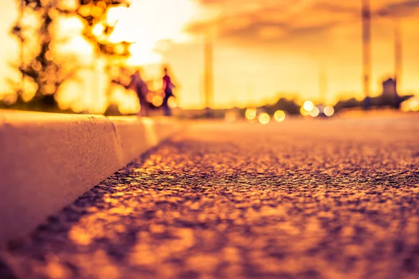 街の夕日 高速道路の接近バン 閉じろ — ストック写真