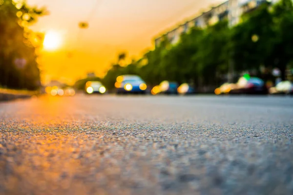 街の夕日 高速道路の接近バン 閉じろ — ストック写真