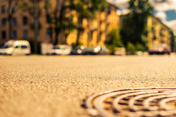 Lato Mieście Samochody Jadące Alei — Zdjęcie stockowe