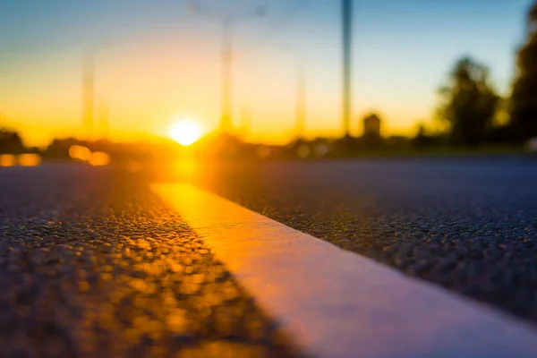 Sonnenuntergang Nach Regen Die Leere Autobahn Nahsicht — Stockfoto