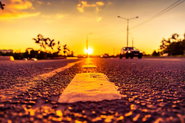 Puesta Sol Campo Coche Carretera — Foto de Stock