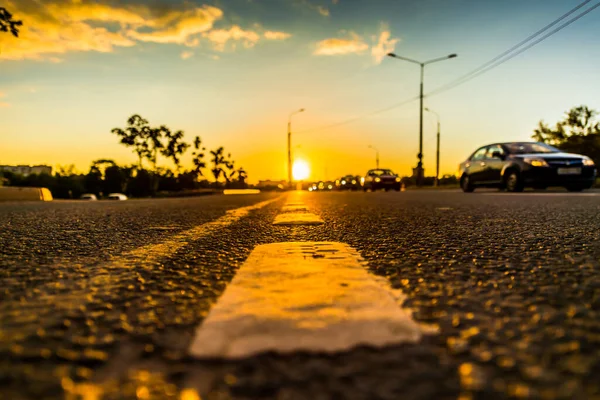 Zonsondergang Het Land Stroom Van Auto Snelweg — Stockfoto
