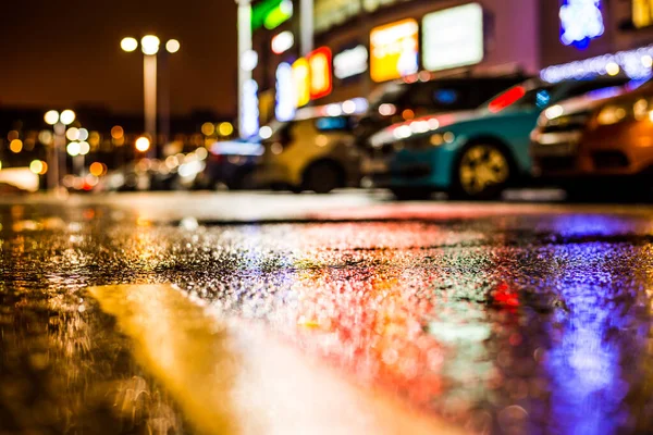 Noche Lluviosa Gran Ciudad Los Coches Pasando Por Carretera —  Fotos de Stock