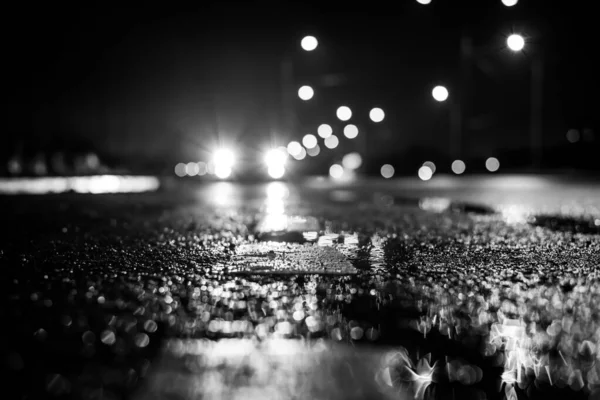Hujan Malam Kota Besar Jalan Dengan Jendela Toko Cerah — Stok Foto
