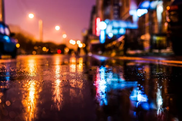 Notte Piovosa Nella Grande Città Strada Con Vetrine Luminose — Foto Stock