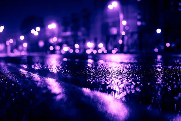 Regnig Natt Parkeringshuset Rader Parkerade Bilar — Stockfoto