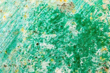 Üzerinde çizikler olan eski ve kirli bir duvar. Görüntüyü kapat