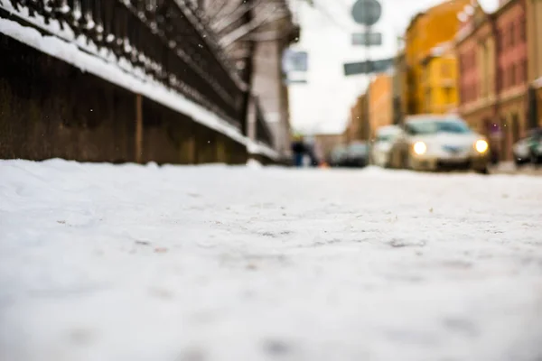 大都市の雪の冬 空の通りの雪で覆われて — ストック写真