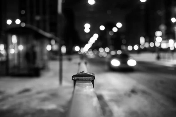 Büyük Şehirde Kış Gecesi Kamyon Diğer Arabalar — Stok fotoğraf