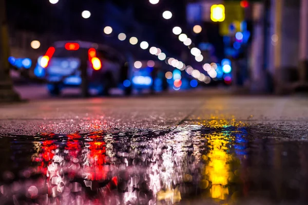 Luzes Noturnas Cidade Grande Avenida Noturna Com Carros Condução — Fotografia de Stock
