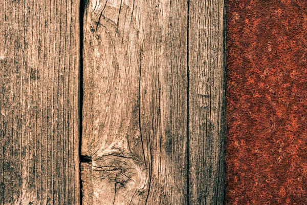 Stara Drewniana Brama Zardzewiałą Wkładką Zobacz Bliska — Zdjęcie stockowe