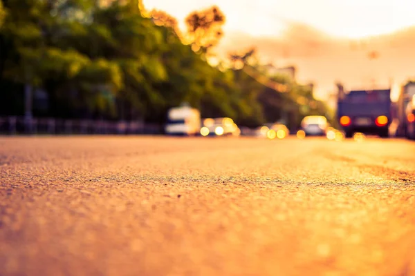 Setting Sun Suburbs Stream Cars Traveling Road — Stock Photo, Image