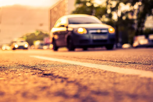 Setting Sun Suburbs Car Goes Road — Stock Photo, Image