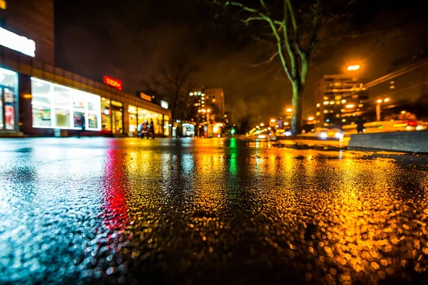 Büyük Şehirde Yağmurlu Bir Gece Yağmurdan Sonra Boş Bir Otoyol — Stok fotoğraf