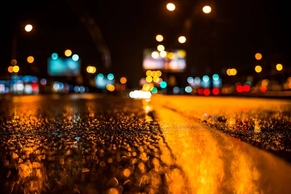 Büyük Şehirde Yağmurlu Bir Gece Yağmurdan Sonra Boş Bir Otoyol — Stok fotoğraf