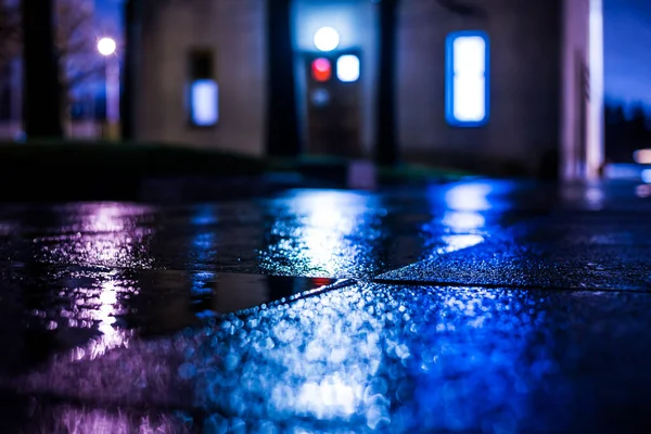 Parkeringen Gränd Natten Efter Regnet Ljus Brinner Fönstren — Stockfoto
