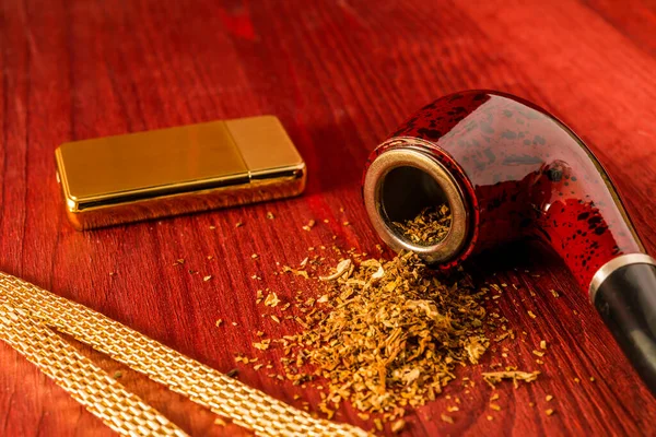 Rurka Palenia Tytoniu Biżuterii Złotą Zapalniczką — Zdjęcie stockowe