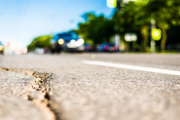 Sunny Day City View Flow Cars Road Level — Stock Photo, Image