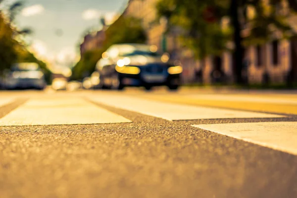 Giornata Limpida Nella Grande Città Auto Fondo Alla Strada Vista — Foto Stock