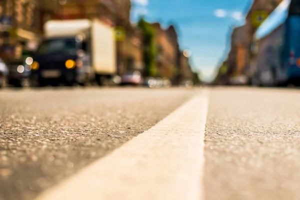 大都市での晴れた日 バン高速道路で運転 からの眺め — ストック写真