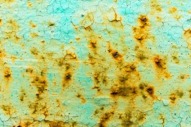 Paslı ve çökmüş yeşil duvar