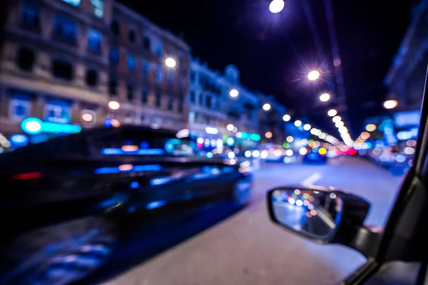 Nachtbeleuchtung Der Stadt Spiegelt Sich Spiegel Des Autos Berufsverkehr — Stockfoto