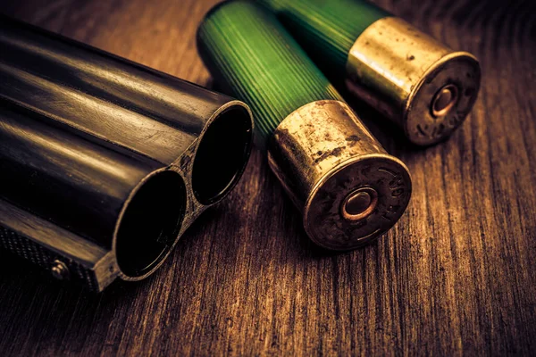Double Barreled Shotgun Barrel Two Green Cartridges Closeup —  Fotos de Stock