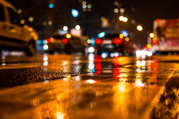 Regenachtige Nacht Grote Stad Dicht Verkeer Een Drukke Kruising — Stockfoto