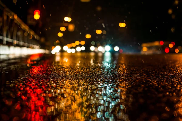 Noite Chuvosa Cidade Grande Aproximando Faróis Carros Trav — Fotografia de Stock