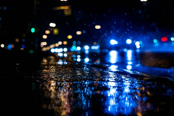 Esős Éjszaka Nagyvárosban Autók Úton Versengés — Stock Fotó