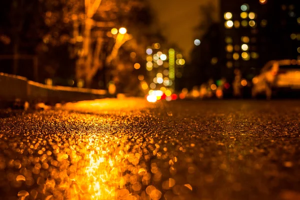 Notte Piovosa Nella Grande Città Avvicinandosi Fari Auto Trav — Foto Stock