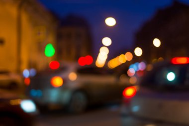 Şehir gece lambaları, gece caddesi ve trafik sıkışıklığı