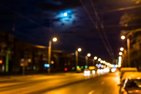 Nattbyen Etter Regnet Månen Veien Bilen – stockfoto