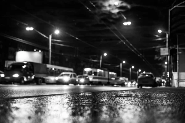 Ciudad Nocturna Después Lluvia Luna Sobre Carretera Que Coche — Foto de Stock