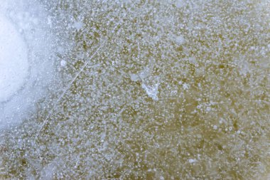 Buz içinde hava kabarcıkları