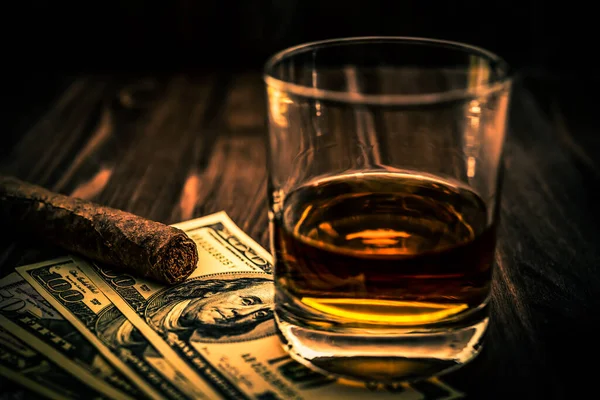 Glass Whiskey Revolver Money Tobacco Pipe Table — Stock Photo, Image