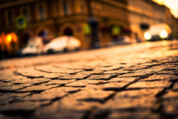 Міська Вулиця Вимощена Каменем Світиться Світло Наближення — стокове фото