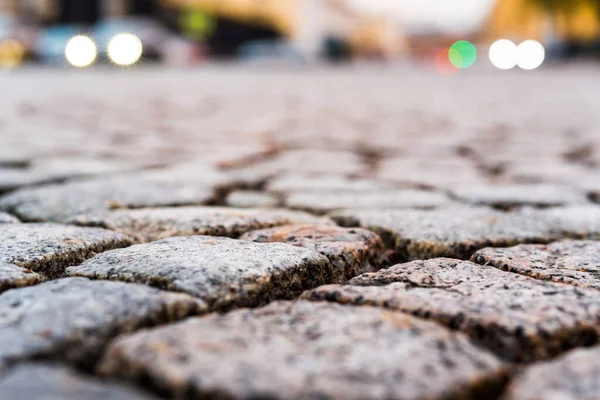 Centralny Plac Miasta Wybrukowany Kamieniem Świecące Światła Appr — Zdjęcie stockowe